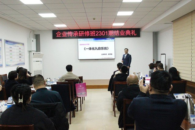 校友办公室为他们准备了精美的纪念品
