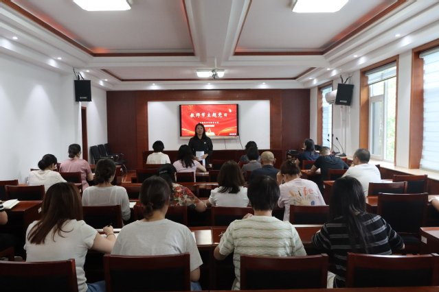 对照阅读在第41个教师节与纪念中国人