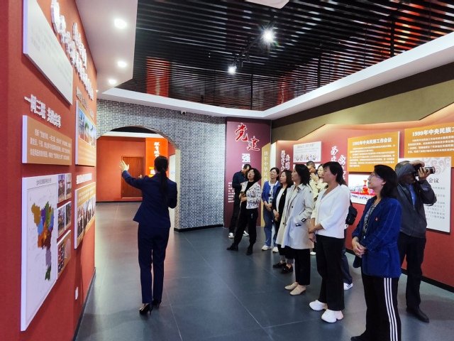 以铸牢中华民族共同体意识为主线